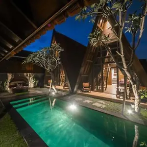 https://rumah-kayu-tatiya-villa.hotelsseminyak.net